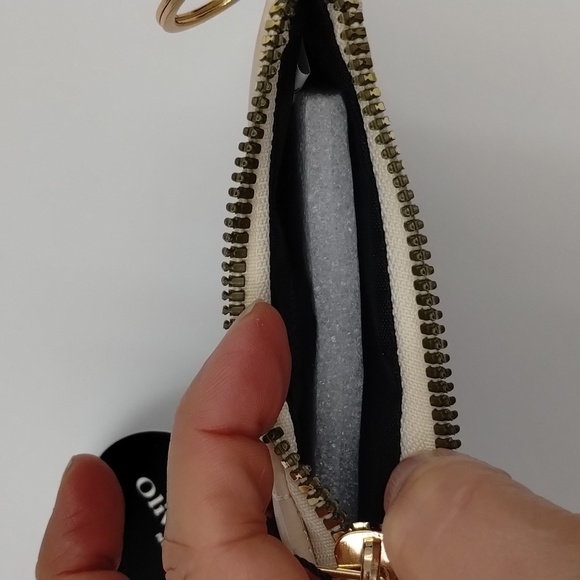 Olivia & Kate cream coin purse rose gold hardware zip top quilted stitching - Picture 5 of 7